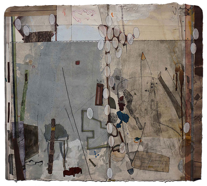 A cat behind the pillar